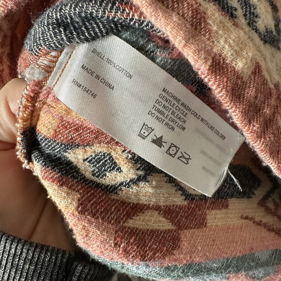 Mountain & Isles Womens Flannel Shirt Jacket Southwestern Aztec Print Shacket S - Picture 14 of 16